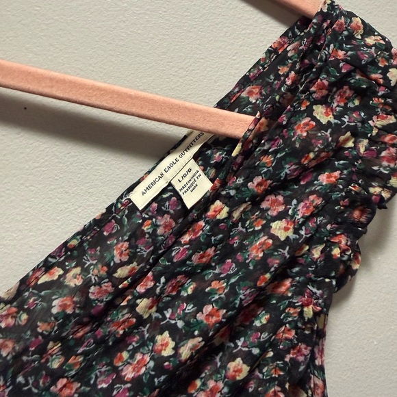 Floral V-Neck Ruffle Top - Picture 3 of 4